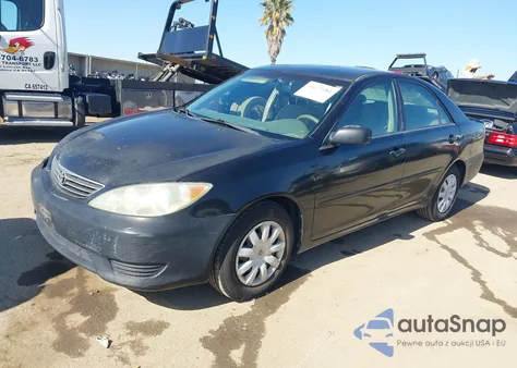 2005 Toyota Camry Le z USA, uszkodzony, nr VIN 4T1BE32K75U054367